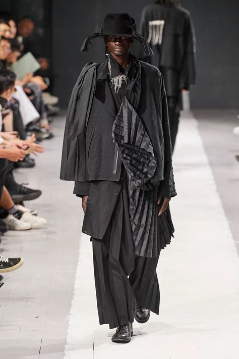 Yohji Yamamoto 80s, Yohji Yamamoto Menswear, Yoji Yamamoto, Yohji Yamamoto Men, Stylish Men Wear, 2024 Menswear, Kansai Yamamoto, Menswear Fashion Show, Menswear Fashion