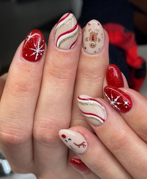 Christmas Nail Designs Round, Christmas Nails 2000s, Christmas Nails Acrylic Long Art Designs, Cute Gel Nails Christmas, Christmas Presents Nails, Christmas Reindeer Nail Designs, Christmas Nails Crazy, Glitter Christmas Nails Acrylic, Reindeer Nails Christmas