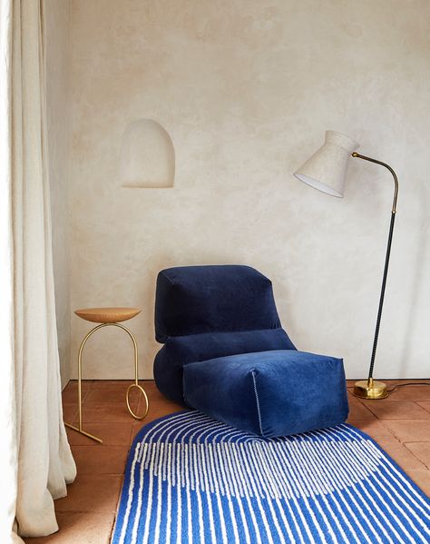 Minimalism Living, Cosy Reading Corner, Blue Chair, Interior Design Art, Interior Photography, Blue Interior, Decoration Design, 인테리어 디자인, Design Interior