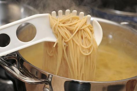 How To Make Pasta Ahead Of Time, Cooking Pasta Ahead Of Time, How To Cook Spaghetti Noodles, How To Cook Spaghetti, Freeze Spaghetti, How To Prepare Pasta, How To Cook Noodles, Healthy Main Dishes, Reheat Pasta