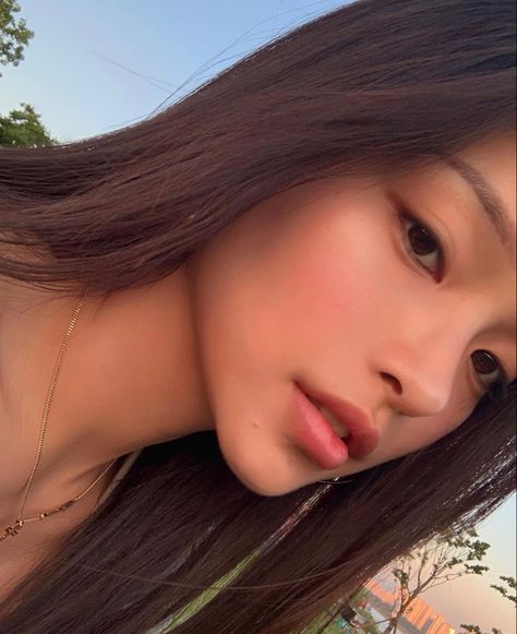 Slim Face Shape Aesthetic, Jawline Manifestation, Jawline Asian, V Shaped Chin, Sharp Features Women, Aesthetic Definition, Summer Glowup, Sharp Jawline, Dream Nose