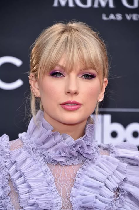 Taylor Swift Bangs, Celebrity Bangs, Vintage Bangs, Growing Out Bangs, Grand Garden, Choppy Bangs, Lover Era, How To Cut Bangs, Mgm Grand