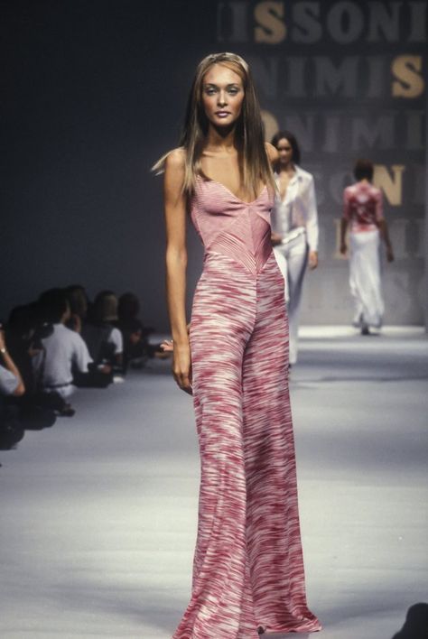 Missoni - Spring 1996 RTW 19s Fashion, Monochromatic Fashion, Original Supermodels, Book Marketing, Fall Fashion Outfits, Style Tips, Missoni, Fall Fashion, Runway Fashion