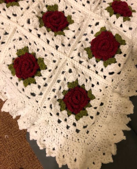 Tina's Dark Red Granny Rose Afghan Dark Red Crochet Ideas, Rose Crochet Blanket, Red Granny Square, Rose Granny Square, Granny Square Pattern Free, Crochet Cardigan Tutorial, Crochet Granny Square Tutorial, Granny Square Tutorial, Red Blanket