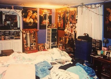 Nostalgia Bedroom, 00s Bedroom, Bedroom Moodboard, 80s Bedroom, Teenage Girl Room, Teen Girl Bedroom, Teenage Bedroom, Dream Girl, Teen Room