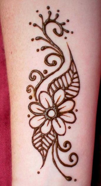 Simple and Easy Henna Flower Designs Simple Henna Patterns, Small Henna Tattoos, Small Henna Designs, Kids Henna, Henne Tattoo, Henna Flower Designs, Cute Henna Designs, Cute Henna Tattoos, Henna Style Tattoos