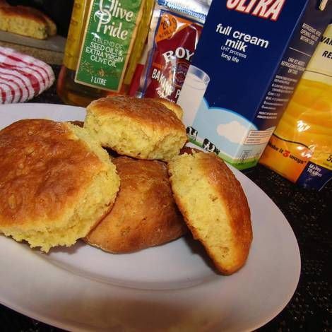 Olive Oil Scones Oil Scones Recipe, Dinner Rolls Recipe Homemade, How To Make Scones, Scone Mix, Carrot Bread, Scones Recipe Easy, Scones Ingredients, Custard Powder, Scones Recipe