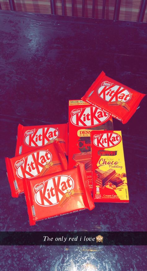 Kitkat Caption, Kitkat Snapchat Story, Kitkat Snap Streak, Chocolate Streaks Snapchat, Chocolate Captions For Snapchat, Kitkat Snap, Chocolate Captions For Instagram, Chocolate Snapchat, Chocolate Snap