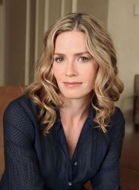 Elizabeth Shue, Elisabeth Shue, Transformers Movie, Female Character Inspiration, Hottest Celebrities, Greatest Hits, Favorite Celebrities, Timeless Beauty, Movie Stars