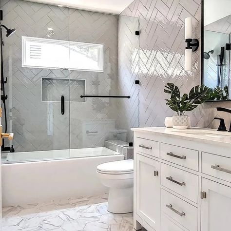 Shower Combo Ideas, Small Bathroom With Tub, Small Full Bathroom, Bathtub Shower Combo, Tub Remodel, Guest Bathroom Remodel, Full Bathroom Remodel, Bathroom Tub Shower, Bathroom Redesign