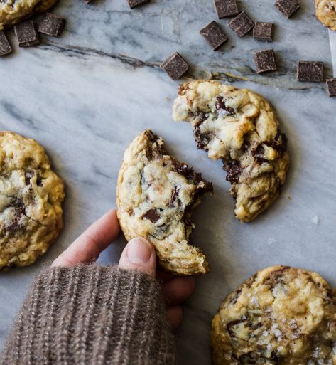 These Crème Fraîche Chocolate Chunk Cookies have excellent texture, nice chew (helllloo melted butter + bread flour) and a gorgeous appearance. Creme Fraiche Recipes, Chocolate Chunk Cookie Recipe, Chocolate Chunk, Chocolate Chunk Cookies, Perfect Cookie, Tea Cakes, Chocolate Chip Cookie, Favorite Cookies, Cookies Recipes Chocolate Chip