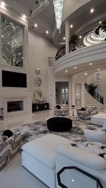 Mansion Style Homes, White Mansion Exterior Luxury, Giant Mansions Dream Houses, Pretty Mansions Luxury, Inside Luxury Homes, Mini Mansion Interior, Inside Of A Mansion, House Interior Mansion, Mansion Aesthetic Modern