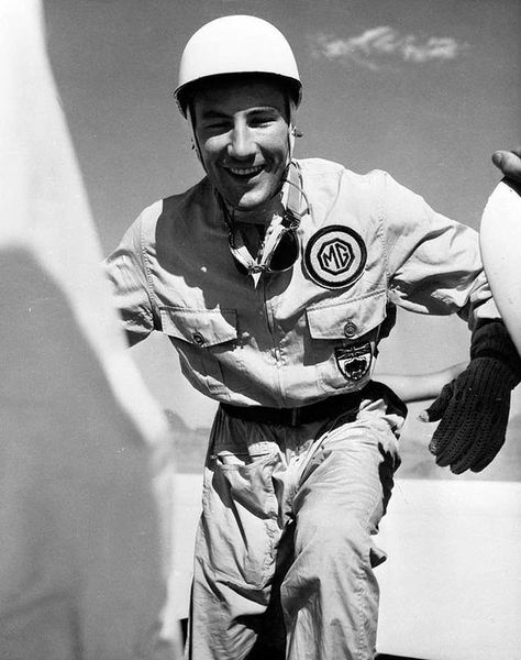 Sir Stirling Stirling Moss, Morris Garages, Mg Cars, F1 Cars, British Motors, Gilles Villeneuve, Racing Drivers, Classic Motors, Formula 1 Car