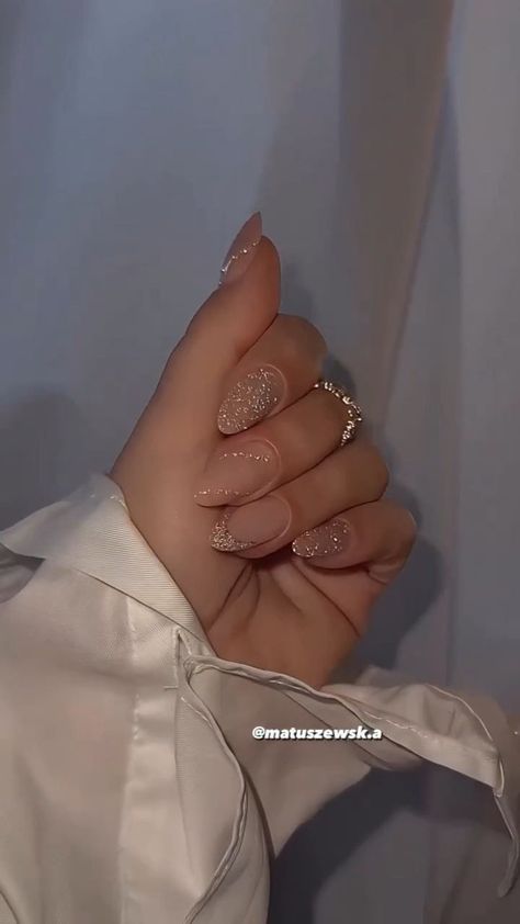 Classy Gel Nails, Glamorous Birthday, Unghie Sfumate, Elegant Nail, Classy Nail Designs, Classy Acrylic Nails, Sparkly Nails, Neutral Nails, Birthday Nails