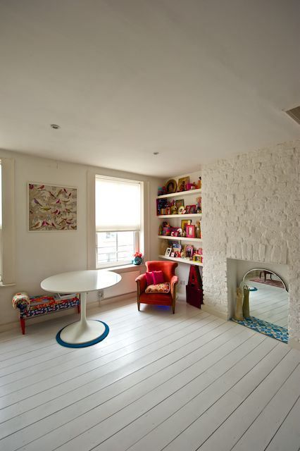 white floorboards lounge2 Floating Floorboards, White Painted Floors, Victorian Flat, White Floorboards, Painted Floorboards, White Wooden Floor, Wood Floor Colors, Painted Wood Floors, Beach Bungalow