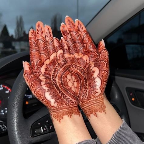 Wrist bridal palms 🌺 Inspo @adibashenna.art @leedsmehndi - - #henna #hennadesign #hennaart #mehndidesign #mehndiartist #hennaartist #hennainspo #mehndiinspo #bridalmehndi #bridalhenna Palm Designs Mehndi, Palm Mendhi, Modern Henna Designs Palm, Palm Henna Design, Henna Palm, Palm Henna Designs, Henna Designs Palm, Mehndi Ideas, Palm Mehndi