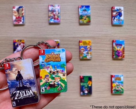 A keychain shaped like your favorite game case. Finally, you can keep your copy of Splatoon 2 close to your heart. Animal Crossing Zelda, Nintendo Switch Case, Video Game Shop, Game Storage, Nintendo Switch Accessories, Nintendo Game, Nintendo Switch Games, Mario Party, Miniature Games