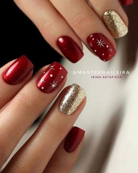 Karwachauth Nail Ideas, Christmas Manicure Nails, Hairstylist Nails Ideas, Dark Red Winter Nails, Christmas Fingernail Ideas, Red And Gold Nail Designs Classy, Red Gold Nails Design, Short Simple Christmas Nails, Nails Ideas December