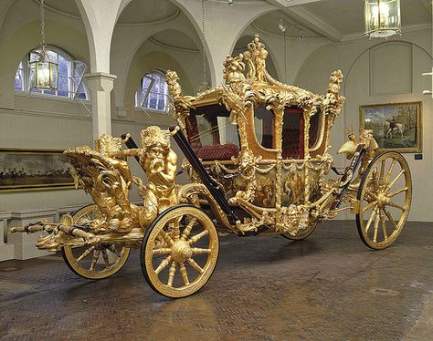 The Royal Family's Carriage ~ The Gold State Coach, 1760, by Sir William Chambers. Oh my! Horse Drawn Carriage, Classical Furniture, Palace Interior, Luxury Italian Furniture, The Royal Collection, Castle Designs, Horse Carriage, Horse Drawn, Royal Palace