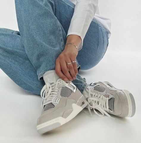 Jordan 4 Fits, Jordan 4 Women, Jordan 4 Outfit Women, Jordan 4 Outfit, Frozen Moments, Streetwear Outfit Ideas, Jordan 4s, Shoe Wishlist, All Nike Shoes