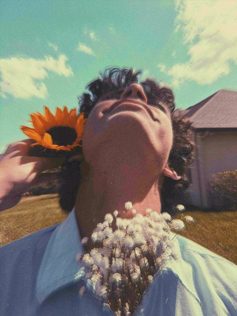 Sunflower Aesthetic Wallpaper Grain Photos Aesthetic, Happy Guy Aesthetic, Grains Aesthetic, Happy Boy Aesthetic, Artsy Boy Aesthetic, Sweet Boy Aesthetic, Flower Boy Aesthetic, Sunshine Boy Aesthetic, Guy With Flowers