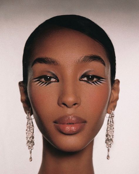 Meet Makeup Artist Raoúl Alejandre | Vogue 20s Makeup Gatsby, Paris Moodboard, Mod Makeup, Matte Make Up, Vogue Makeup, Vegas 2023, Dag Make Up, Maquillage On Fleek, Elegantes Makeup