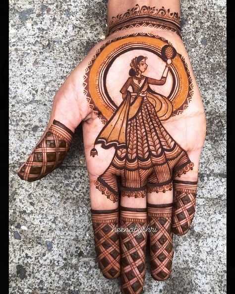 Karva Chauth Mehndi Designs Karva Chauth Nail Art Designs, Karwa Chauth Nails Design, Mehendi Full Hand, Mehndi Designs For Karwa Chauth, Traditional Mehendi, Mehndi Designs 2022, Bridal Mehendi Designs Wedding, Karva Chauth Mehndi, Karva Chauth Mehndi Designs