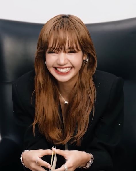 Lisa Icon, Lisa Bp, Lisa Blackpink Wallpaper, Lalisa Manobal, Beautiful Hijab, Blackpink Photos, Lalisa Manoban, Blackpink Lisa, Brown Hair