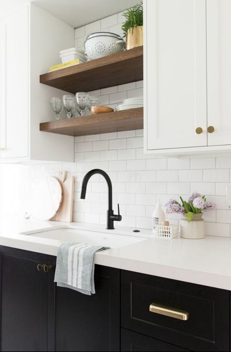 Open shelving above sink in pantry - but I think there is a window there. Condo Inspiration, Above Kitchen Sink, Two Tone Kitchen Cabinets, Minimalist Dekor, Above Sink, Open Kitchen Shelves, Decor Ikea, Kitchen Transformation, Pretty Kitchen