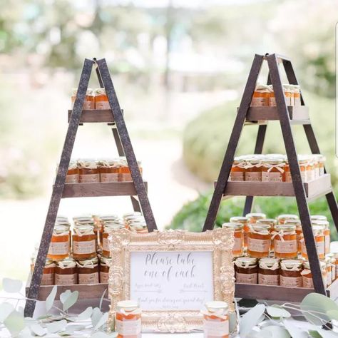 Jam Jar Wedding Favours, Jam Jar Wedding, Fall Wedding Desserts, Jam Wedding Favors, Jam Favors, Wedding Favour Jars, Vintage Wedding Favors, Honey Wedding Favors, Creative Wedding Favors