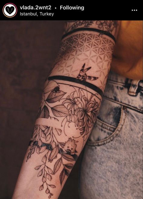 Floral Tattoo Design Arm, Geometric Sleeve Tattoo, Tattoos For Women Half Sleeve, Floral Tattoo Sleeve, Forearm Tattoo Women, Arm Band Tattoo, Arm Sleeve Tattoos, Band Tattoo, Sleeve Tattoos For Women