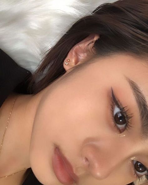 ━ 𝐡𝐚𝐳𝐞𝐥 ☻ Asian Glow Makeup, Abg Style Makeup, Makeup For Asian Eyes, Asian Eyes Makeup, Asian Makeup Natural, Life In Your 20s, Abg Makeup, Tan Skin Makeup, Asian Girl Makeup