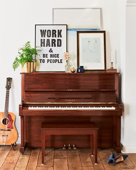 Lauren Conrad's living space with a vintage piano with art propped above and an indoor plant Piano Living Rooms, Piano Decor, Industrial Interior Style, Vintage Industrial Decor, Upright Piano, Piano Room, Room Deco, Living Room Remodel, Decor Guide