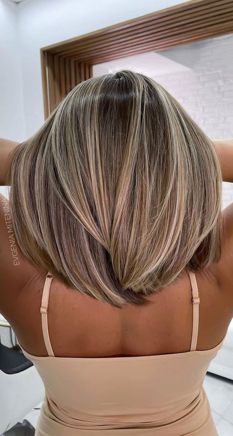 Hair Colour Trends 2022, Colour Trends 2022, Bronde Lob, Best Hair Colour, Hair Colour Trends, Braids Summer, Women Braids, Brown Hair With Blonde Highlights, Spring Hair Color