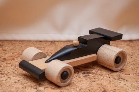 Wooden Toys Diy, Wooden Toy Trucks, Wooden Toy Cars, Toy Wood, Making Wooden Toys, Wood Toys Plans, Wooden Toys Plans, Toy Toy, Eco Toys