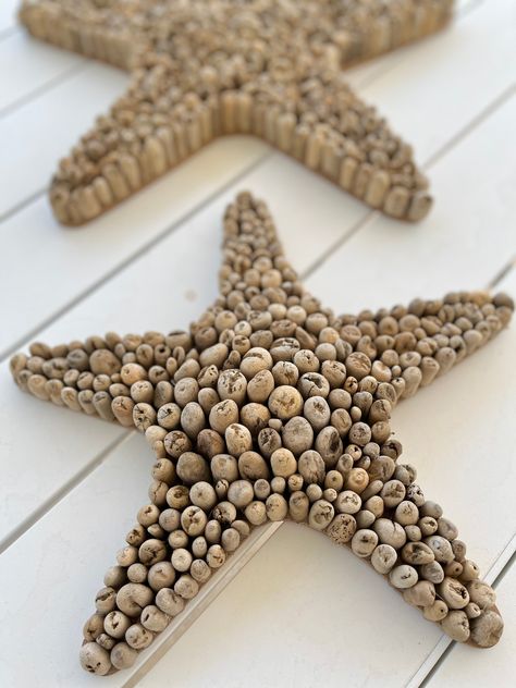 Beach Art Diy, Starfish Wall Art, Starfish Wall Decor, Ocean Starfish, Driftwood Diy, Starfish Decor, Painted Driftwood, Driftwood Art Diy, Seashell Wall Art