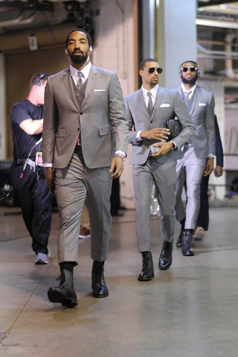 The NBA Players With The Best Style - Lebron James Basketball Players In Suits, Nba Players Fashion Style, Nba Players Tunnel Outfits, Nba Style Fashion, Nba Players Fashion, Oversized Suits Men, Lebron James Style, Nba Fits, Athlete Style