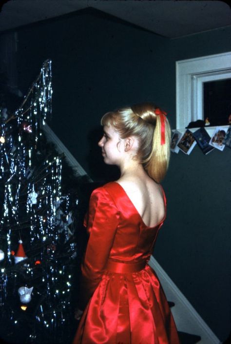 young women dressed up for Christmas in the 1960s 60s Holiday Fashion, 1960s Christmas Fashion, Vintage Christmas Dress Women, Christmas Retro Dress, 1960 Christmas, Sharon Tate Christmas, Holiday Party Outfit 2023, 60s Christmas, 1960s Christmas