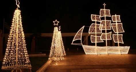 5 Reasons to Visit New Smyrna Beach this Holiday Season Greek Orthodox Christmas, Christmas In Greece, German Christmas Traditions, Štědrý Den, Greek Christmas, Greek Tradition, Christmas Ships, Christmas Events, Beach Christmas