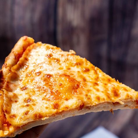 People Are Realising The Best Way To Reheat Pizza, And It's Not In The Oven Reheat Pizza In Oven, Pizza In Oven, Reheat Pizza, Main Menu, Cost Of Living, Health And Wellbeing, Travel Food, The Oven, Cooking Tips