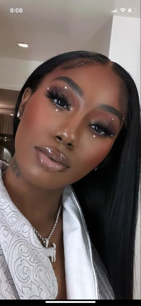 Makeup Book, Maquillage Yeux Cut Crease, Birthday Makeup Looks, Face Beat Makeup, Brown Girls Makeup, Straight Human Hair Bundles, Rhinestone Makeup, Makeup For Black Skin, Brown Skin Makeup