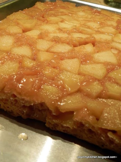 Carmel Apple Cakes, Caramel Apple Upside Down Cake, Apple Upside Down Cake, Apple Dump Cake Recipe, Cake Apple, Dump Cakes, Apple Recipes Easy, Apple Dump Cakes, Thanksgiving Week