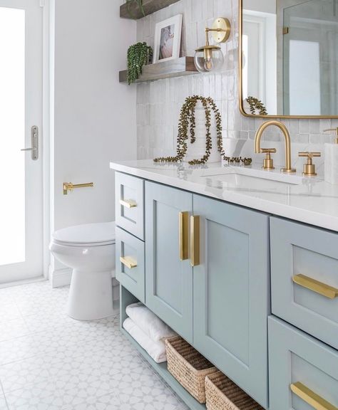 Bathrooms Vintage, Bathroom Vanity Trends, Cabana Bathroom, Trending Bathroom Colors, Popular Bathroom Colors, Spa Bathrooms, Interior Designer Portfolio, Modern Luxury Design, Coastal Oak