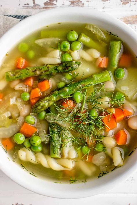 Minestrone Soup Healthy, Spring Minestrone, Healthy Vegan Soup, Spring Soup Recipes, Cannellini Beans Recipes, Lavender Macarons, Spring Soups, Spring Meals, Minestrone Soup Recipe