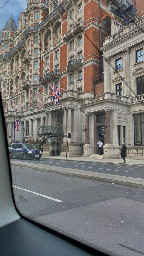 London Early Morning, Soho London Aesthetic, Knightsbridge London, London Vibes, London Dreams, Soho London, London Baby, London Aesthetic, Building Plan