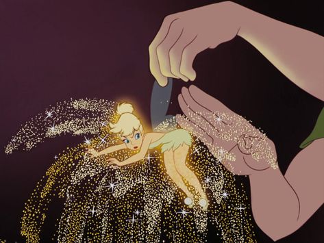 "Just a little bit of pixie dust!" Peter Pan 1953, Foto Disney, Peter Pan Disney, Animation Disney, Peter Pan And Tinkerbell, Arte Indie, 디즈니 캐릭터, Images Disney, Disney Vintage