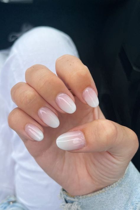 French Ombré Nails, Nails Hailey Bieber, Ombre Chrome Nails, Hailey Bieber Nails, Bieber Nails, Rounded Acrylic Nails, Milk Design, Short Round Nails, Oval Acrylic Nails