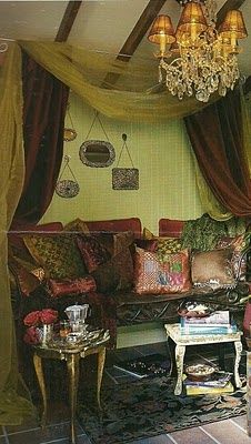 Narrow Boat, Bohemian Interior Design, Bohemian Room, Casa Country, Renzo Piano, Deco Boheme, Bohemian Interior, Bohemian Living, Bohemian Bedroom