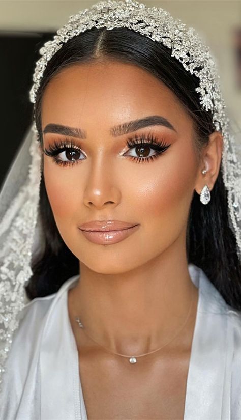 Glamorous Makeup Wedding, Eyeliner Bride Makeup, Wedding Makeup For Brown Eyes Winged Eyeliner, Neutral Bride Makeup Wedding Day, Make Up Ideas For Bride, Bride Makeup Inspiration, Winged Eyeliner Bridal Makeup, Wedding Hairstyles Black Women With Veil, Wedding Makeup Mexican