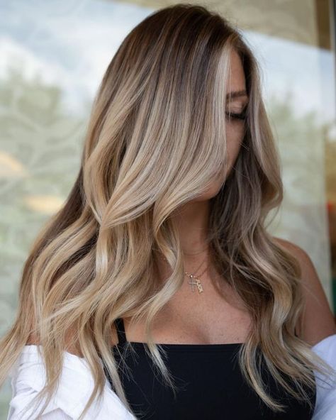 Root Stretch Hair Blonde, Level 7 Hair, Creamy Blonde Balayage, Cool Blonde Balayage, Balayage Hair Ideas, Dark Blonde Balayage, Root Melt, Light Brunette Hair, Blonde Balayage Hair